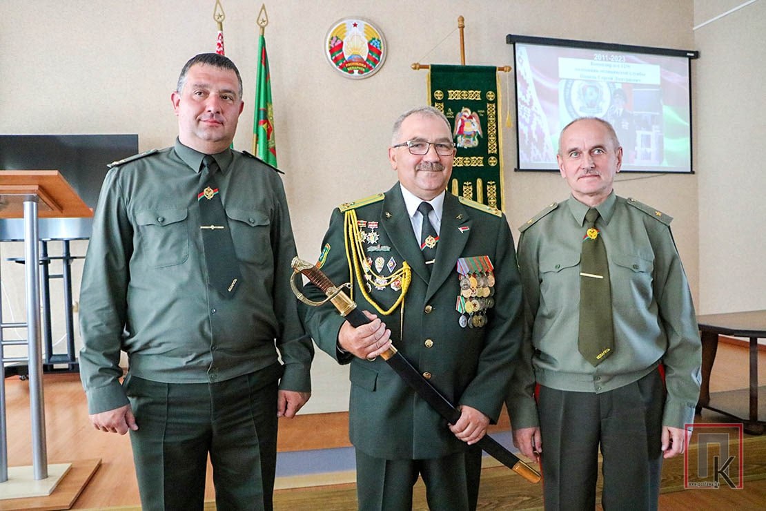 Смирно отставить. Смирно Вольно.